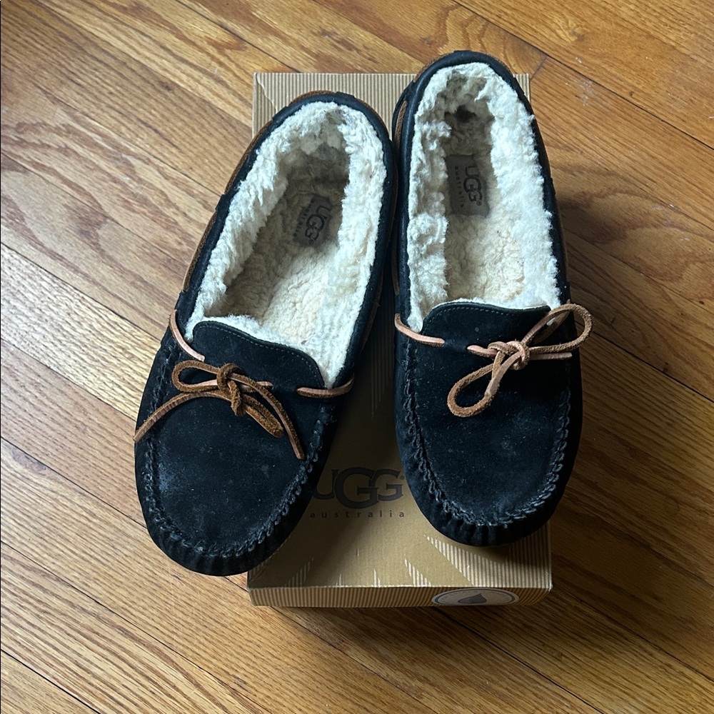 UGG Dakota💕Black Moccasin Slippers 💕Sz 9 with Tan Laces - Picture 2 of 10